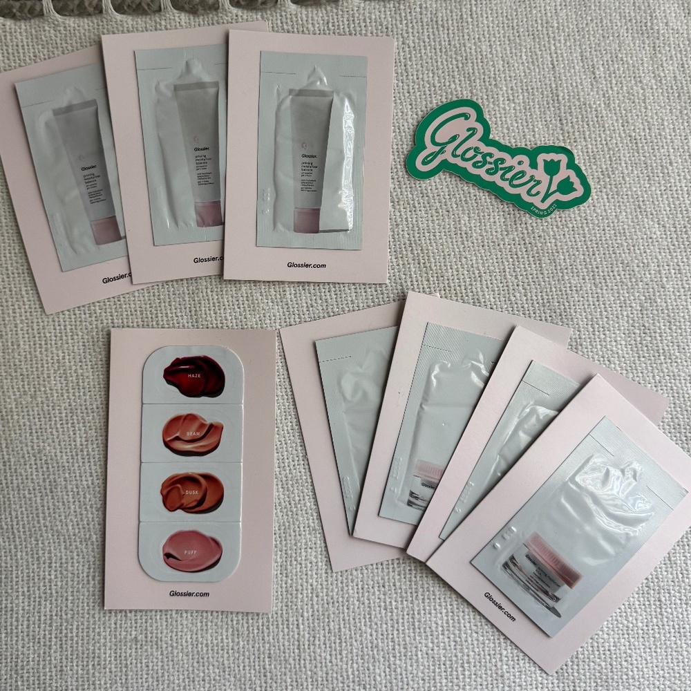 Glossier sample packs 9 pieces